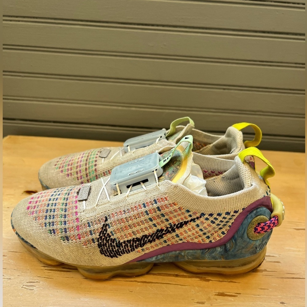 Nike Air Vapormax Flyknit Women’s Size 7 Shoes Sneakers CJ6741-001 Platinum - Picture 5 of 8